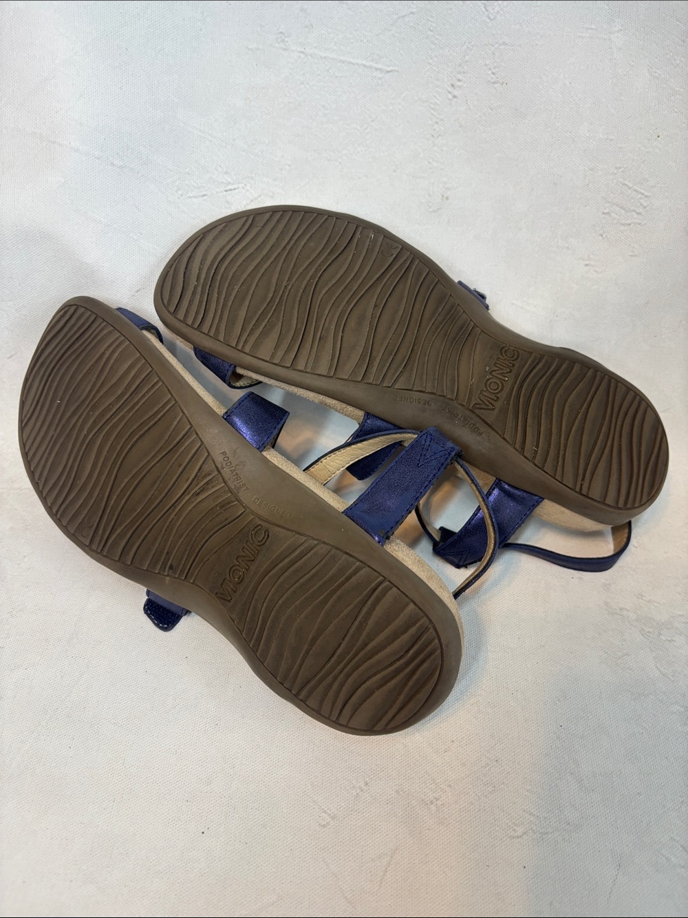 Women’s Vionic Metallic Navy Strappy Comfort Sandals, size 7, leather - Picture 5 of 6